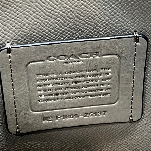 Coach Charlie Carryall - Picture 17 of 17